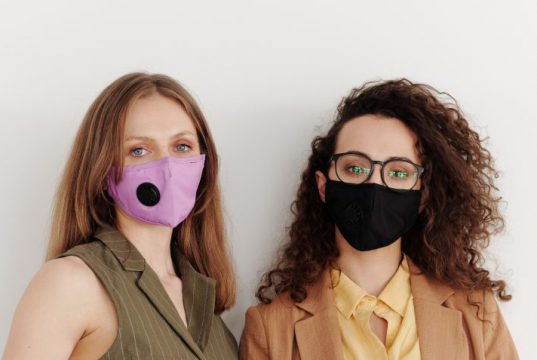 Hogyan szabaduljunk meg a maszk okozta pattanásoktól?