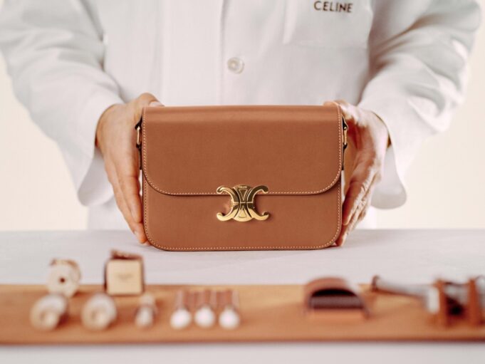 A kulisszák mögött: Így készül a Celine legvágyottabb táskája, a Triomphe Classique