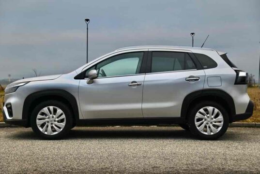 Egy összkerékhajtású, automata váltós Suzuki S-Crossban könnyebbek a városi hétköznapok